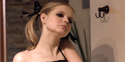 Coco makes her sensual moves to get Isiah's dick