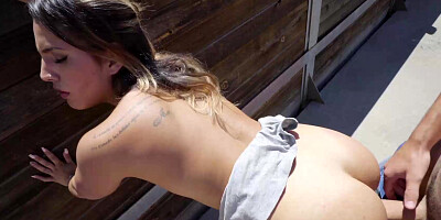 Latina Kiaraxx strips off and rides stranger's thick cock for cash