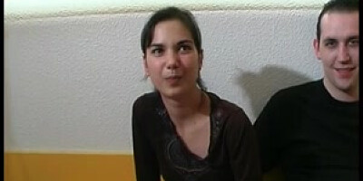 Jeune couple libertin prefere le sexe ball-sac screwing