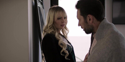 Real estate agent seduces the married guy