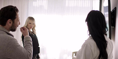 Real estate agent seduces the married guy