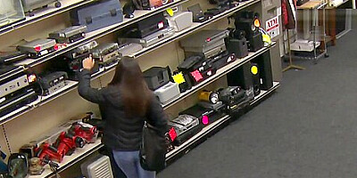 Spex pawnshop thief paying with blowjob