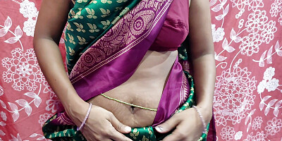Sexy housewife saree wearing and boobs press by the servant