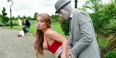 Easygoing blonde slut gets pounded in the public park