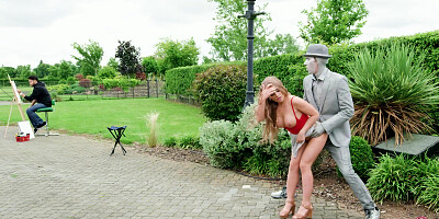 Easygoing blonde slut gets pounded in the public park