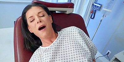 Well-equipped Dr. Blonde Makes Milf Squirt W Fuck Machine