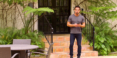 Jessie Saint and Kiara Cole get fucked by Johnny Castle