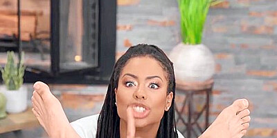 Strange Sextoy Makes Horny As Fuck - Kira Noir