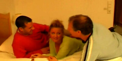 Plump female has threesome coition in a hotel room