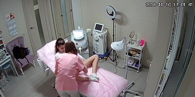 Sexy hair removal from 18-year-old pussy for hidden cam