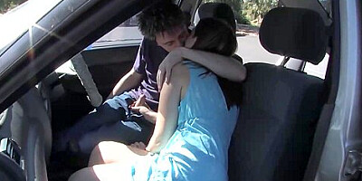 Amateur girlfiend sucks