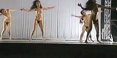 Naked on Stage-016 N5