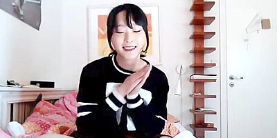 Webcam petite korean masturbating solo