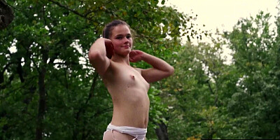 Hot babe reveals all her secrets outdoor