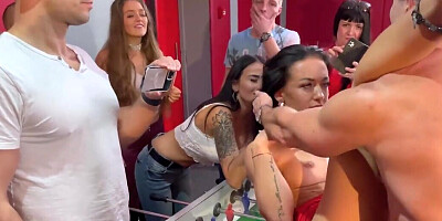 Hunter seduces sultry brunette right in the nightclub