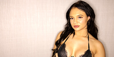 Jax Slayher laying pipe on Lexi Sample in a hotel room