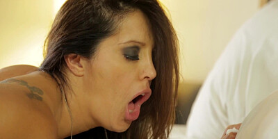 Toe sucking and pussy eating lesbians make love in bed