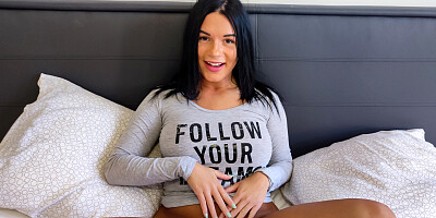 Katarina Rina plays with a Hitachi while having a threesome