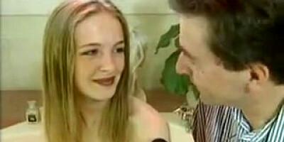 Elle jouit en public