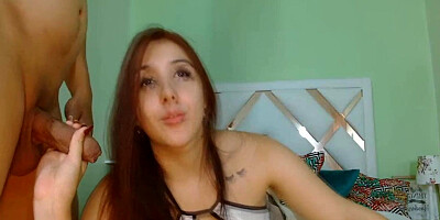 Cam Babe Suck Huge Cock Live
