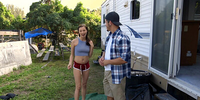 Teen Carolina Sweets banged in trailer park