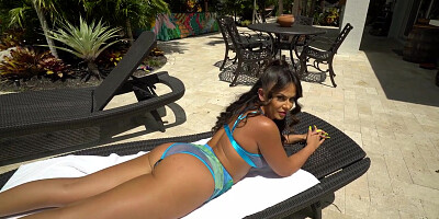 Curvy mature Kiki Klout cums with a vibrating remote controlled butt plug