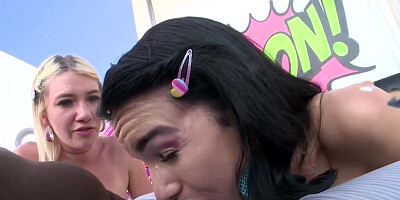 Mike Adriano is boning 2 whorish women at the same time and getting oral jobs from them