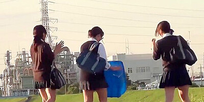 Japanese Teenagers Piss