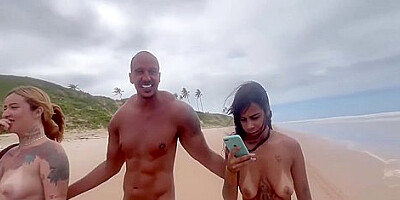 Fui Com Minha Amiga Da A Bucetinha Em Uma Praia De Nudismo Para Os Pirocudos 12 Min