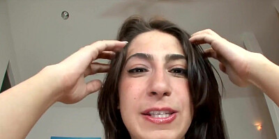 Lustful allie jordan expertly treats a phallus