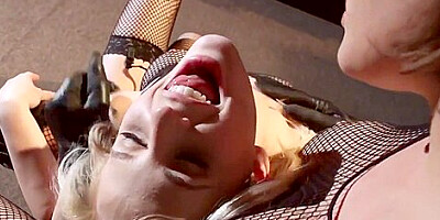 Catie Parker munching on juicy minge