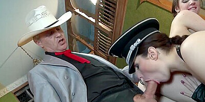 Paige Turnah, Samantha Bentley - Ass Stretching Threesome