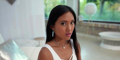 May Thai gets stretched out by a huge thick dong