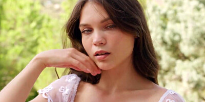 Teen's pussy is so tight and in need of penetration