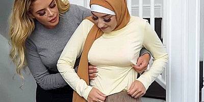 Arab Teen 18+ Stepdaughter In A Threesome With Stepmom And Tutor With Violet Gems