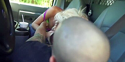 Extreme triple anal Halle Von is in town on vacation with her boypartner.