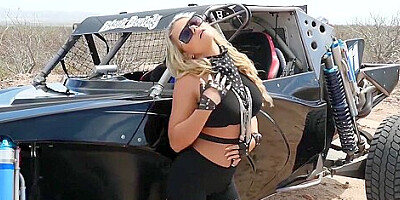 In Hot Sands - Tahlia Paris