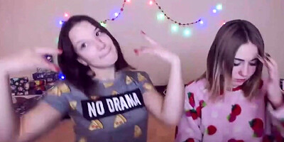 Attractive ladies are gargling a XXL fuck stick on live web cam, in the middle of the night