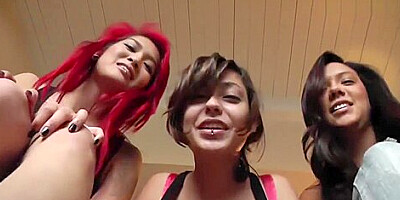 Giantesses lets them smell her feet