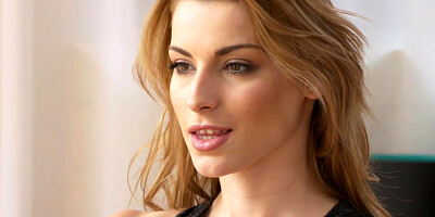 FitnessRooms Sloppy yoga teacher on stunning fitness model