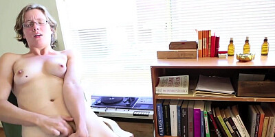 Nerdy girl spontaneously rubs her wet bush on the chair