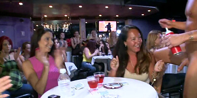 Hot amateurs are giving a blow job to the strippers before them