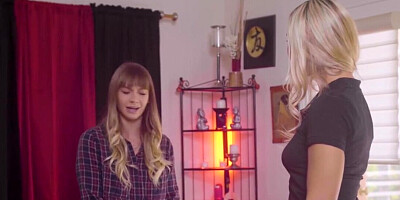 Adorable teen licking the wet muff of a curvy cougar