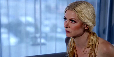 Isabella Nice scissoring with her tall kinky stepmom