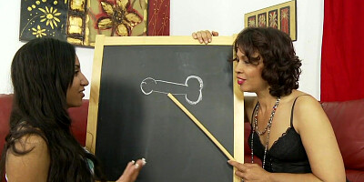 Stepdaughter and stepmom sucking 1 cock