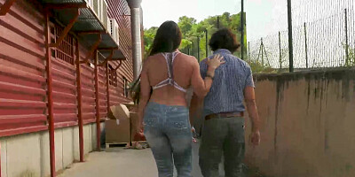 Marta got properly fucked in an alley and left with sperm all over her face