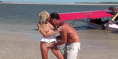 Impressive Hustlers Outdoor Fucking Action