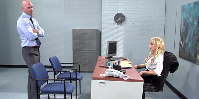 Boss Alix Lynx lures her employee to eat and fuck her in the office