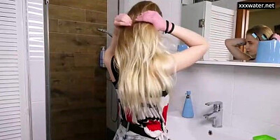 Ultra-Cute blondetook off her clothes and embarked fapping in the bathroom, early in the morning