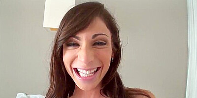 Sexy school slut Vanessa Sixxx likes to do blowjobs